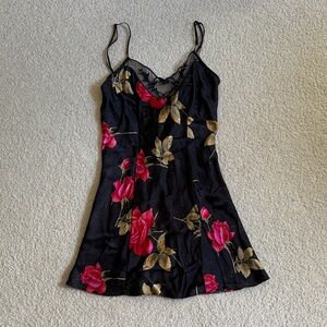 ✨HP✨ Vintage 90s Victoria's Secret silk rose print slip dress